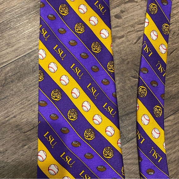 MERGE LEFT Necktie MENS 100% SILK Tie LSU Tigers Purple Gold Football Baseball - Picture 2 of 5